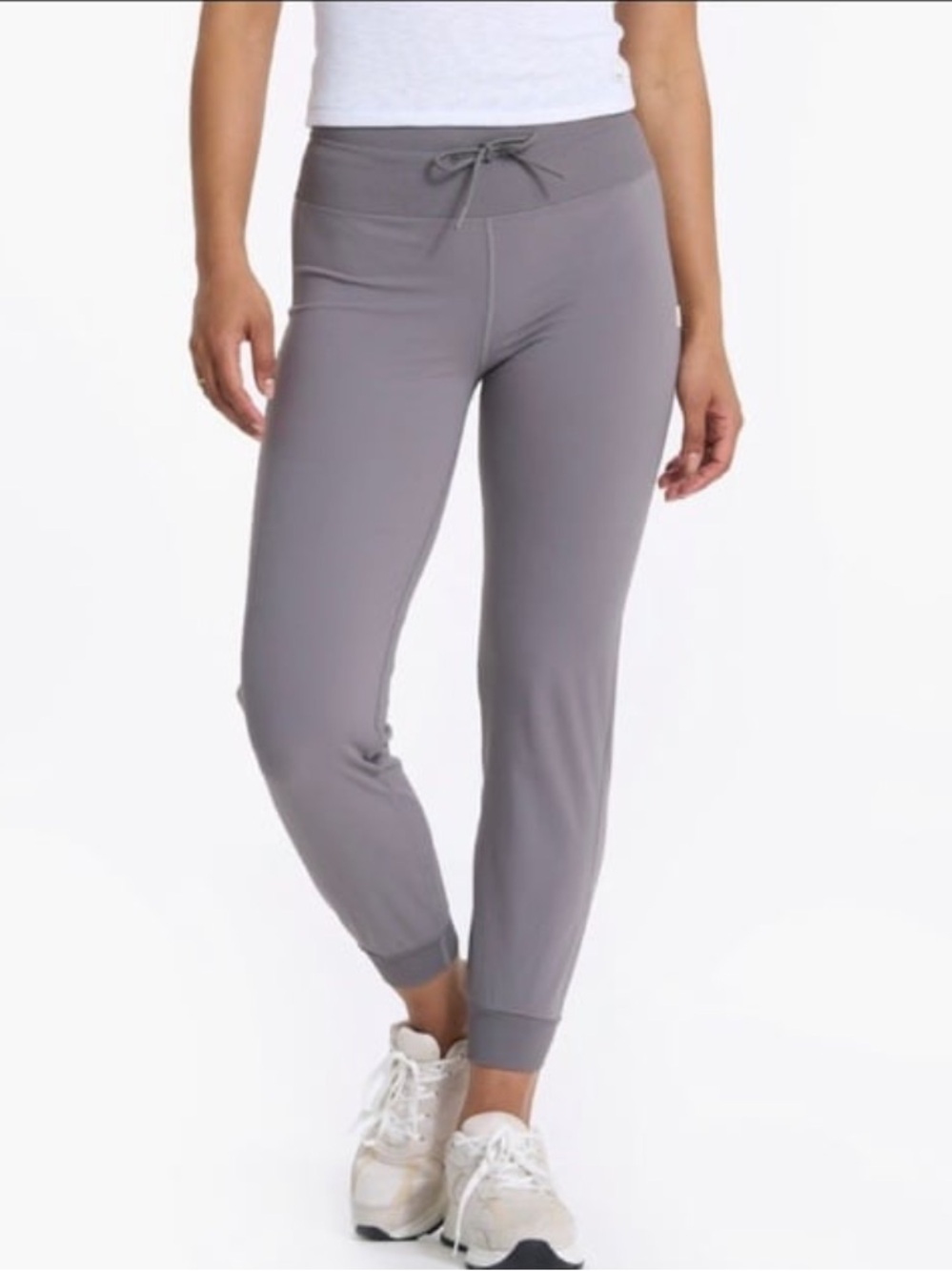 NWT Vuori Daily Jogger Smoke